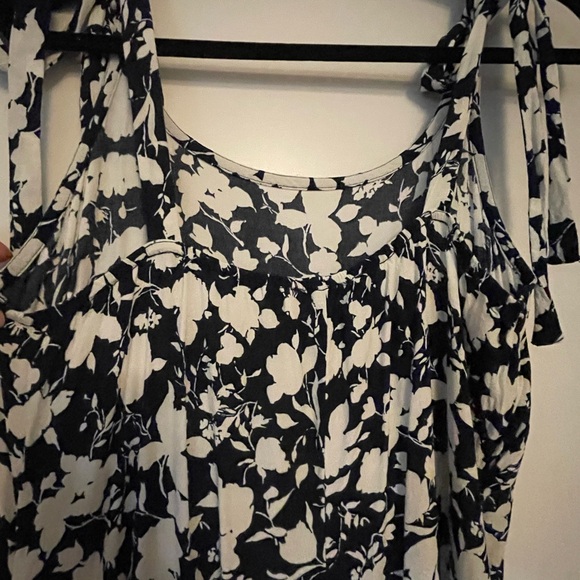 Free Assembly navy and cream floral dress - Picture 6 of 7